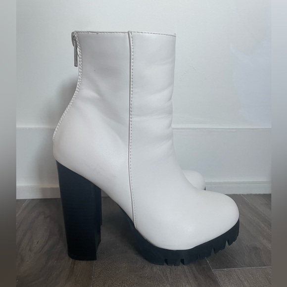 White platform boots - Picture 1 of 8